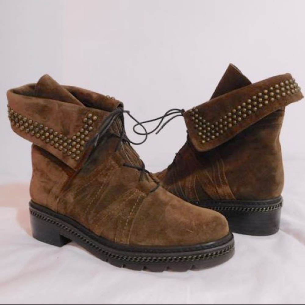 Stuart Weitzman Brown Yadastud Chain Suede Ankle Boots/Booties (only worn ones)